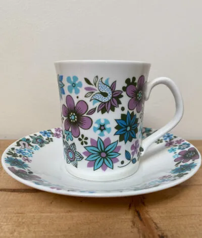 collectable elizabethan carnaby cup and saucer